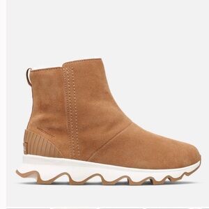 NWT Sorel Kinetic Short Sneaker Weather Bootie
